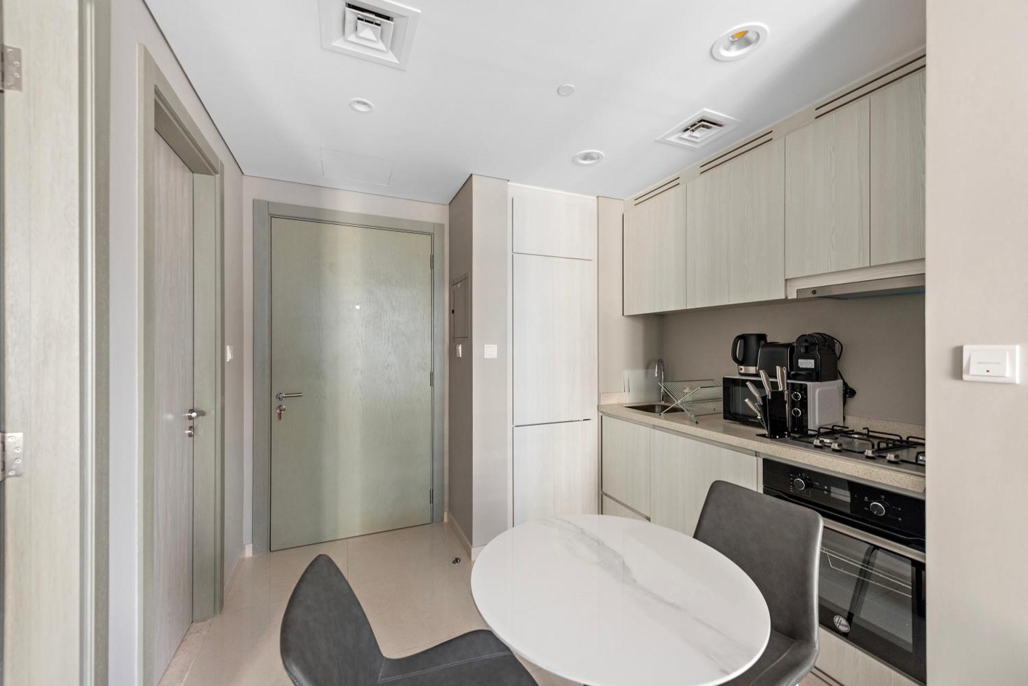 Aliving Stylish 1br Zada Tower Business Bay-1617 Dubai
